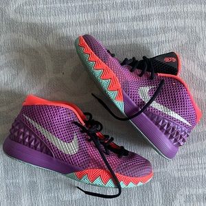 Like new!!! Kevin Durant (KD) Shoes. WOMEN 8.